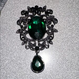 Elegant Emerald Green and Black Brooch